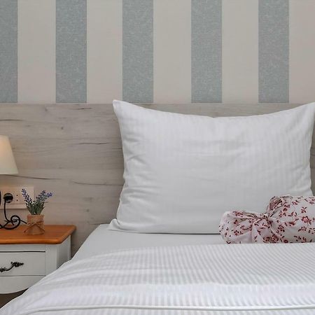 Charming Apartment Tissa With Sea View Makarska Kültér fotó