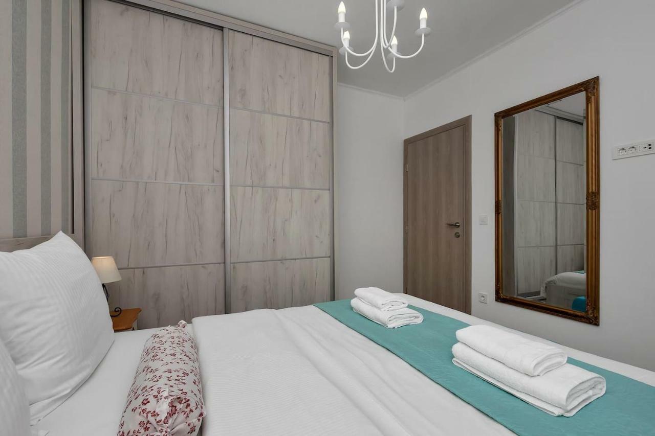 Charming Apartment Tissa With Sea View Makarska Kültér fotó