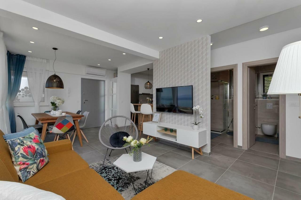 Charming Apartment Tissa With Sea View Makarska Kültér fotó