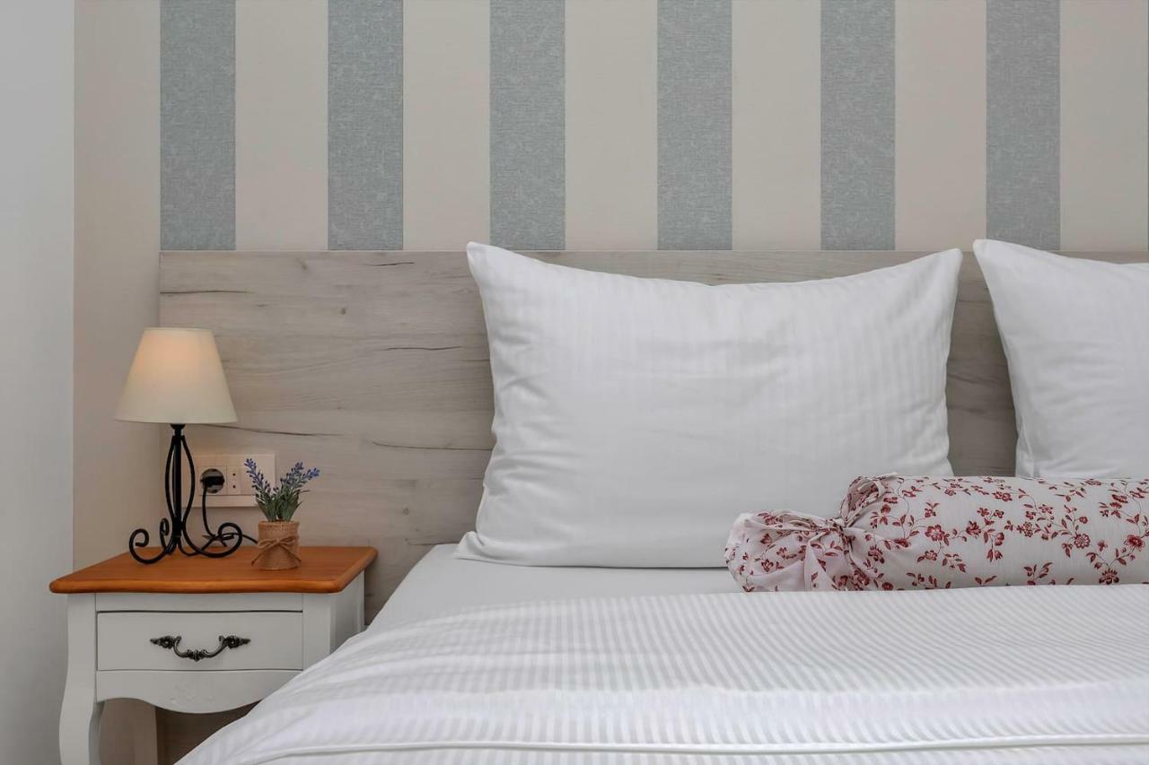 Charming Apartment Tissa With Sea View Makarska Kültér fotó