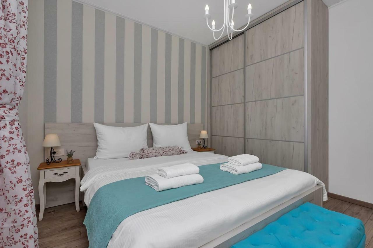 Charming Apartment Tissa With Sea View Makarska Kültér fotó