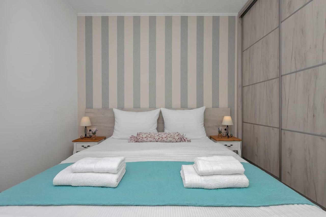 Charming Apartment Tissa With Sea View Makarska Kültér fotó