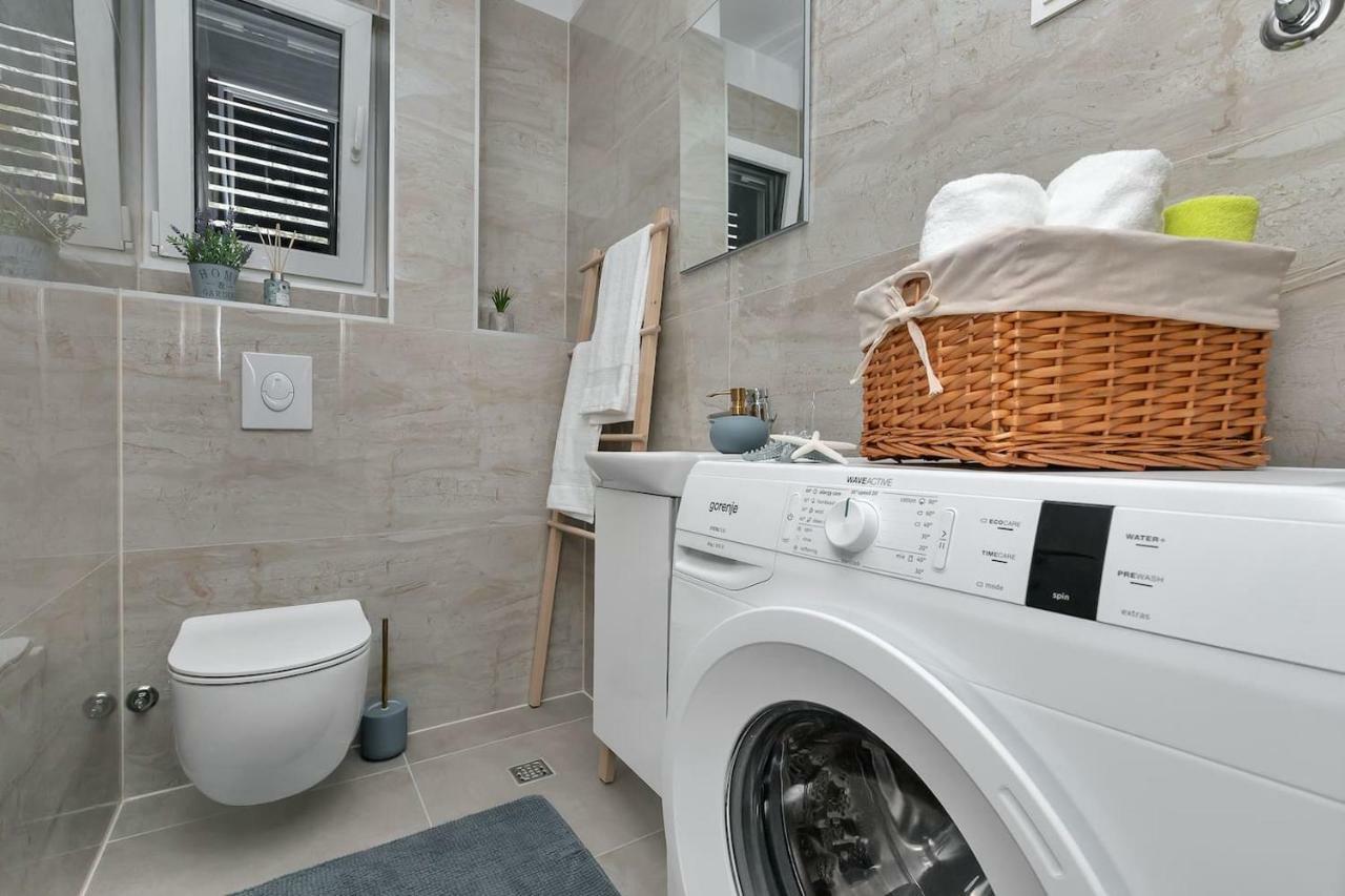Charming Apartment Tissa With Sea View Makarska Kültér fotó
